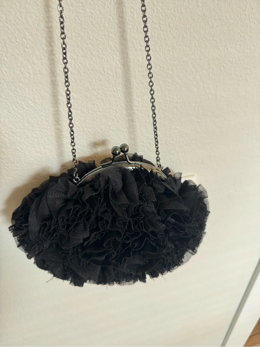 Ellian Vintage Black Ruffled Evening Bag Kiss-Lock Clutch Chain Strap Handbag